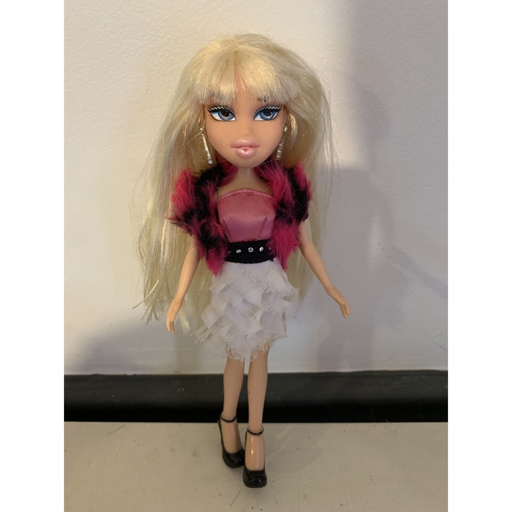MGA 2012 Bratz Fashion Stylistz Pack Cloe Doll HTF! Earrings, Dress, Heels